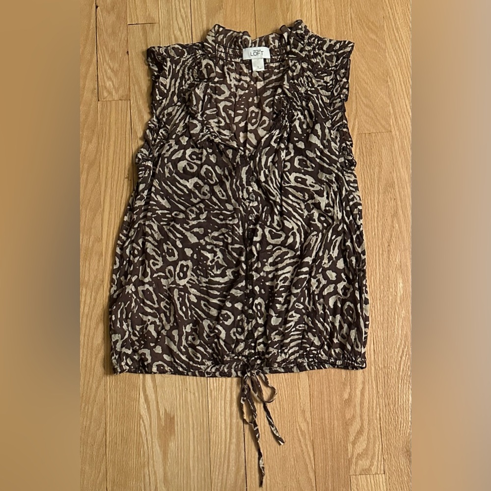 Ann Taylor Loft, Women’s Sleeveless Button Up Blouse Animal Print, Size Small